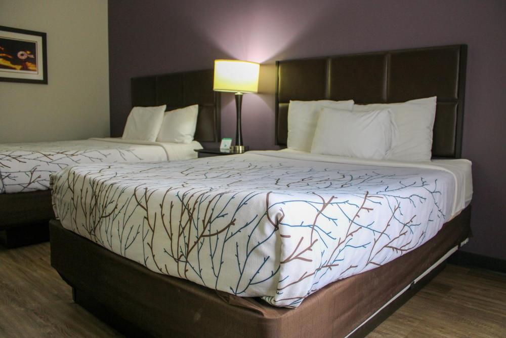Parkwood Inn & Suites